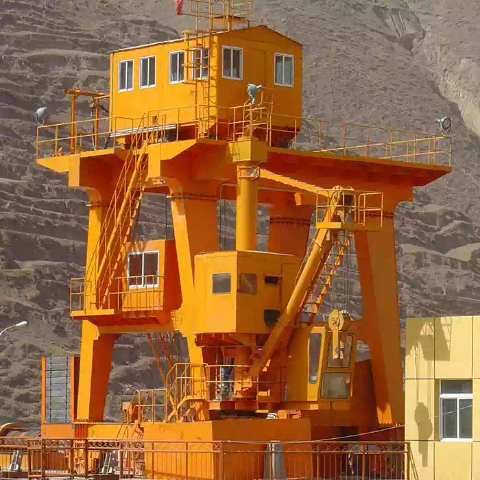 东北电网望江楼项目 2x1000KN双向坝顶门机.webp